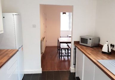 Woodcroft Road Student House14